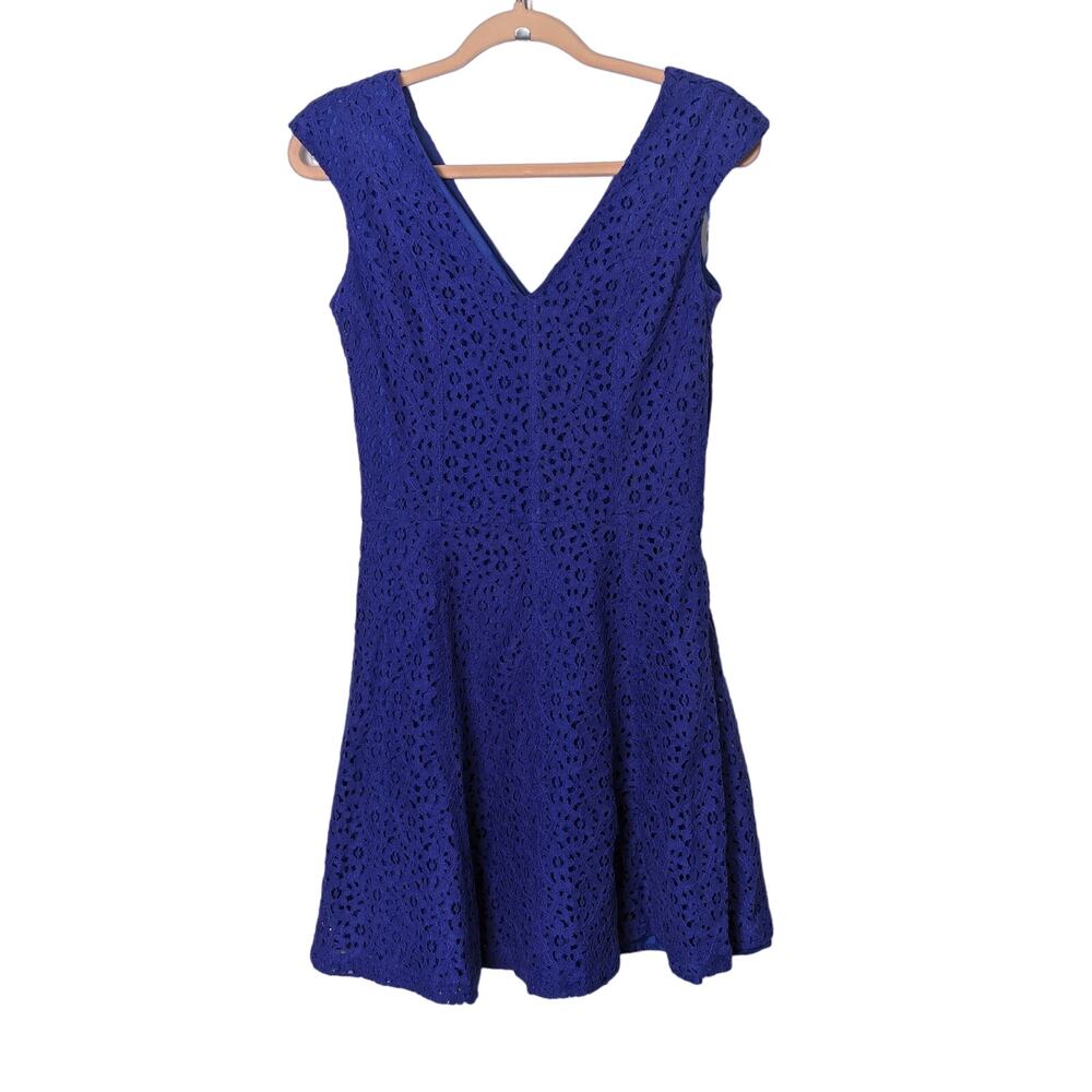 New Amelia Womens Blue Lace V-neck Sleeveless Dress Size 4